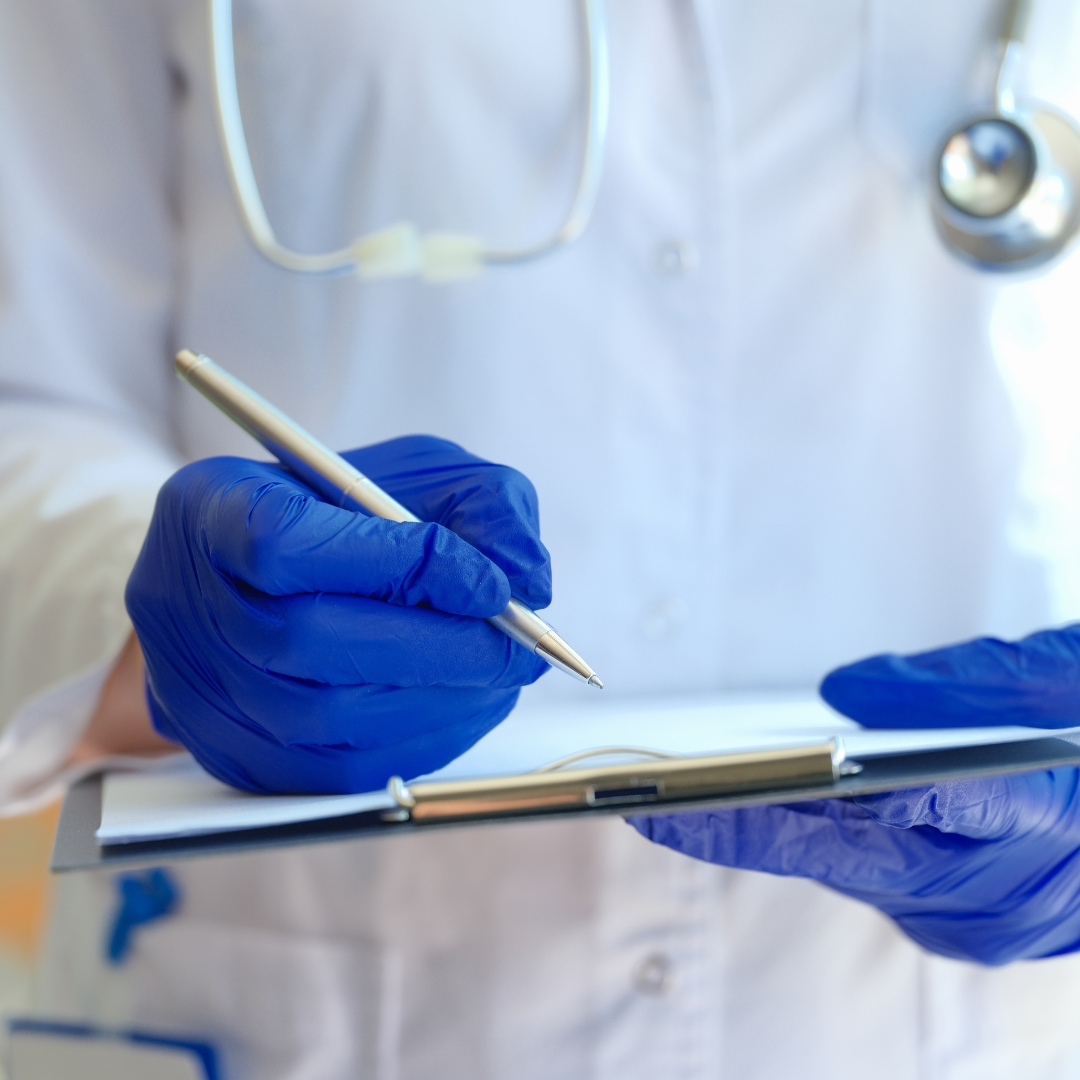 Mitarbeiter protokolliert die Analyse